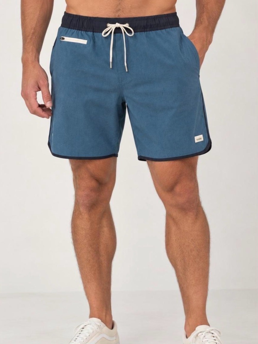 Vuori Banks Shorts in Azure Linen Texture